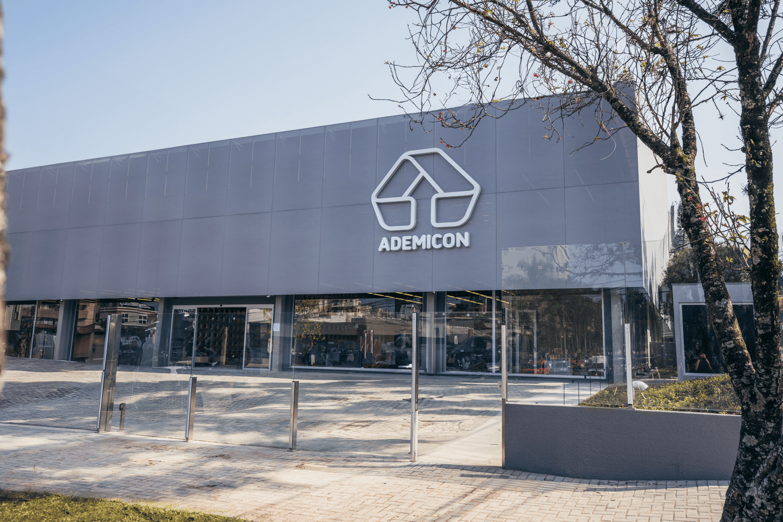Fachada da Ademicon